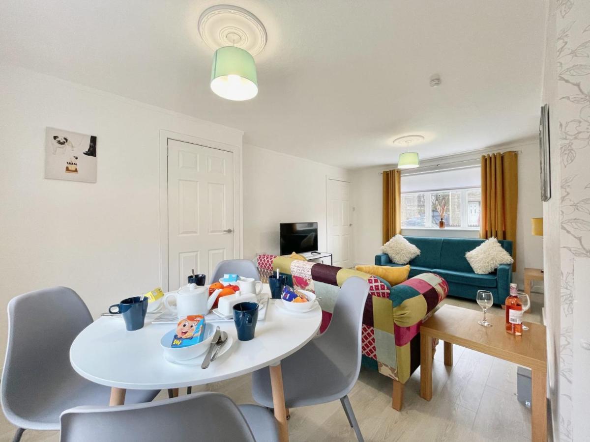 Hazel House - Vibrant 2 Bed House In Wishaw Διαμέρισμα Wishaw  Εξωτερικό φωτογραφία